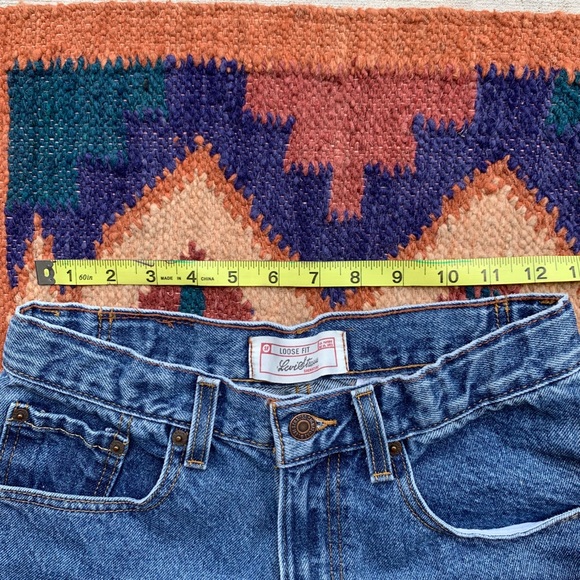 Levi’s • Vintage Mid waisted Cutoffs. Size 25/0/2 - Picture 4 of 8